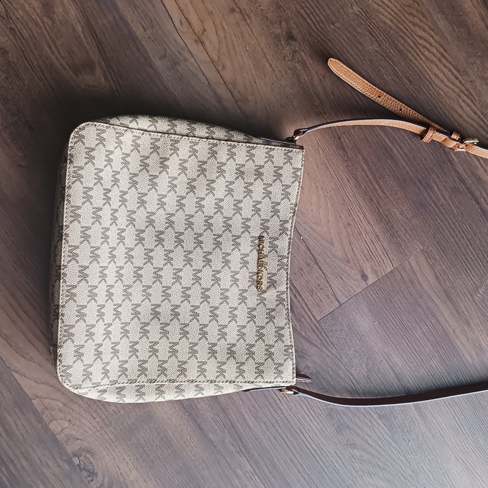 NEW MICHAEL KORS JET SET TRAVEL BEIGE,NATURAL ACORN,PVC,MESSENGER,CROSSBODY BAG